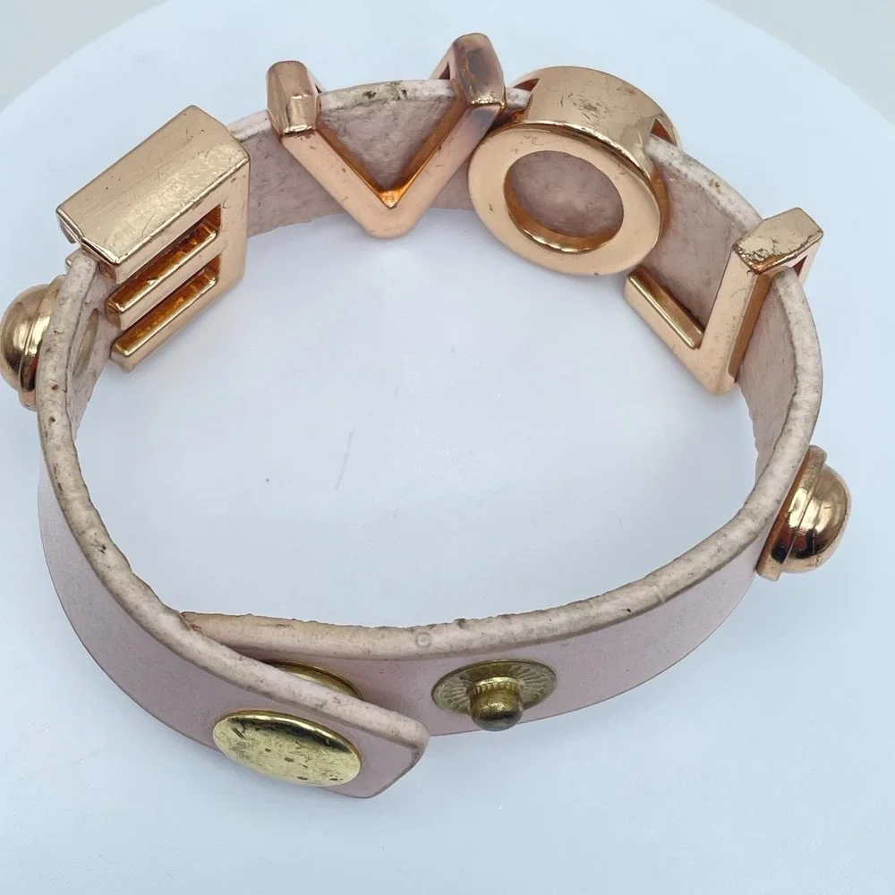 Valentine Gift Fashion Gold-Tone Classic Pink Vegan Leather "Love" Snap Bracelet - Picture 5 of 10